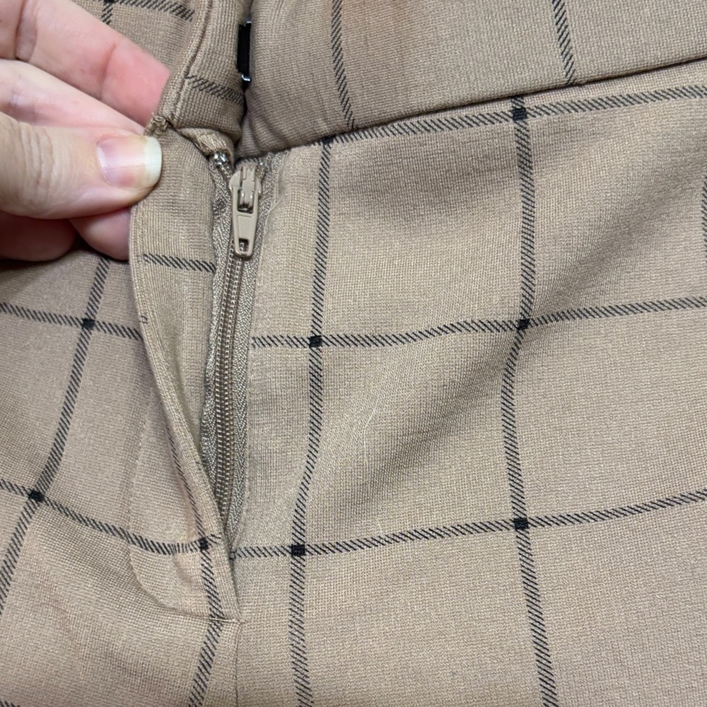 Amanda & Chelsea Brown Grid Pattern Capris - Picture 3 of 8